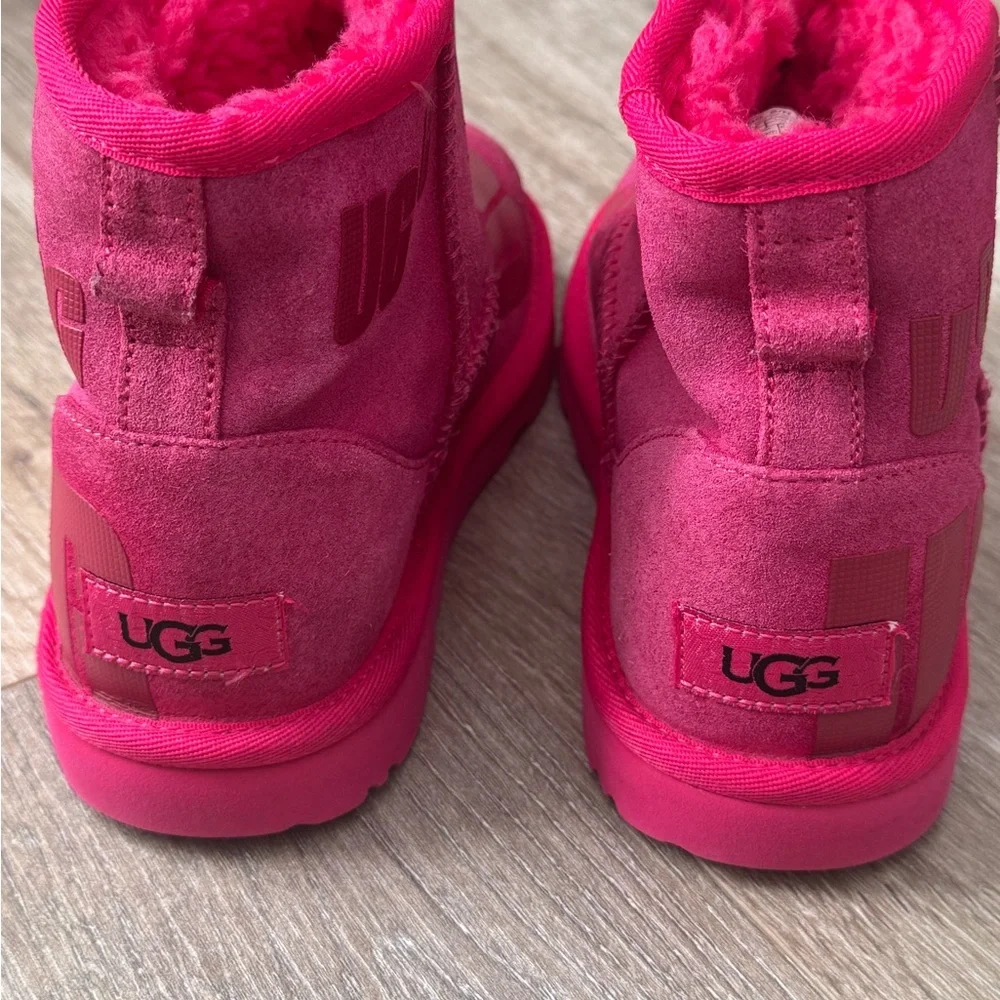 UGG Girl Vibrant Pink Suede Winter Boots Size 3